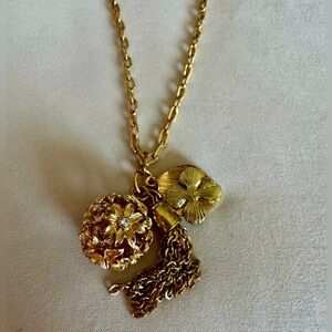 Long pendant necklace